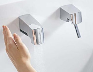 タッチレス水栓