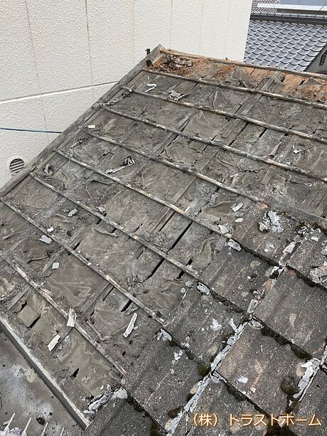 福岡県北九州市店舗の雨漏りでお悩みの瓦屋根をリフォームしました！のビフォー画像