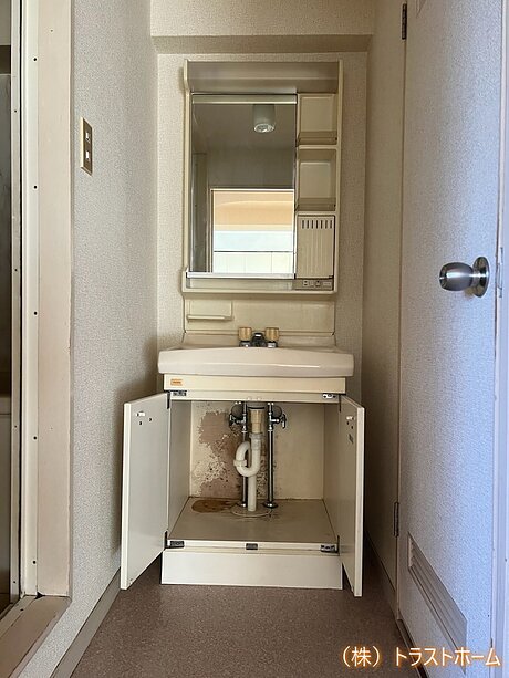 賃貸マンション洗面化粧台リフォーム｜博多区在住のお客様のビフォー画像