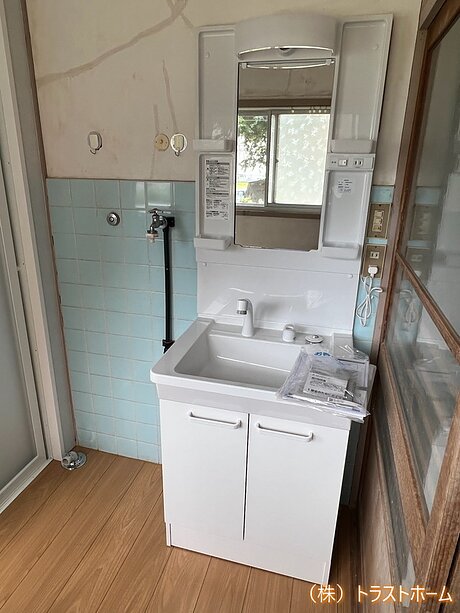 使いやすさと清潔感をプラス！TOTO Vシリーズで快適な洗面空間へリフォームのアフター画像