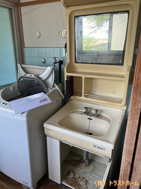 使いやすさと清潔感をプラス！TOTO Vシリーズで快適な洗面空間へリフォームのビフォー画像