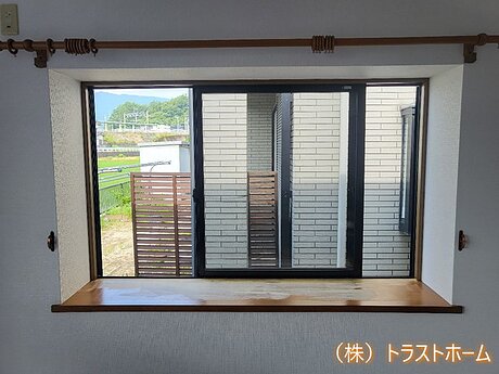 劣化した出窓床板をリフォーム｜飯塚市在住のお客様のビフォー画像
