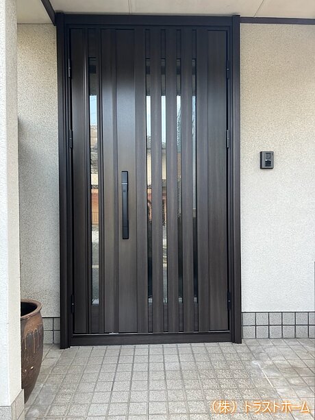 YKKドアリモ玄関リフォームのアフター画像