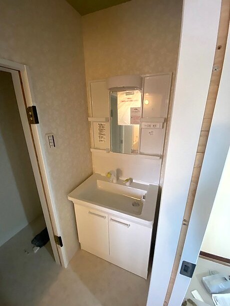 【福岡市南区】TOTO〈Vシリーズ〉で使い勝手抜群！洗面化粧台リフォームのアフター画像
