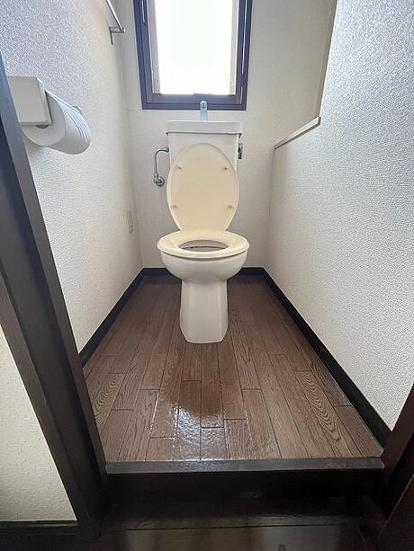 ＴＯＴＯ〈ＺＲ１〉でキレイが続くトイレリフォームのビフォー画像