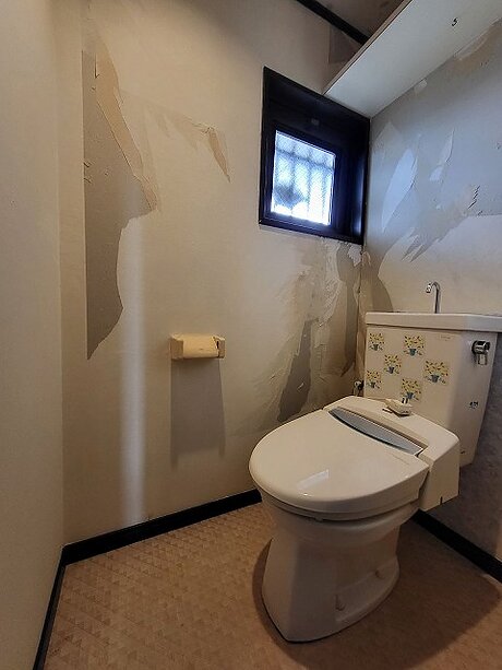【福岡市東区】TOTO〈ピュアレストQR〉にトイレリフォームのビフォー画像