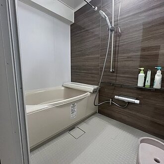 【糟屋郡須恵町】LIXIL〈リノビオV〉で木目柄がオシャレな浴室リフォームのイメージ