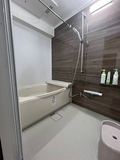 【糟屋郡須恵町】LIXIL〈リノビオV〉で木目柄がオシャレな浴室リフォームのアフター画像
