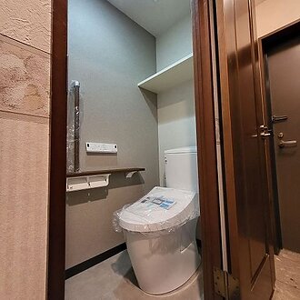 【福岡市早良区】サンゲツのアクセントクロスでオシャレなトイレ内装リフォームのイメージ