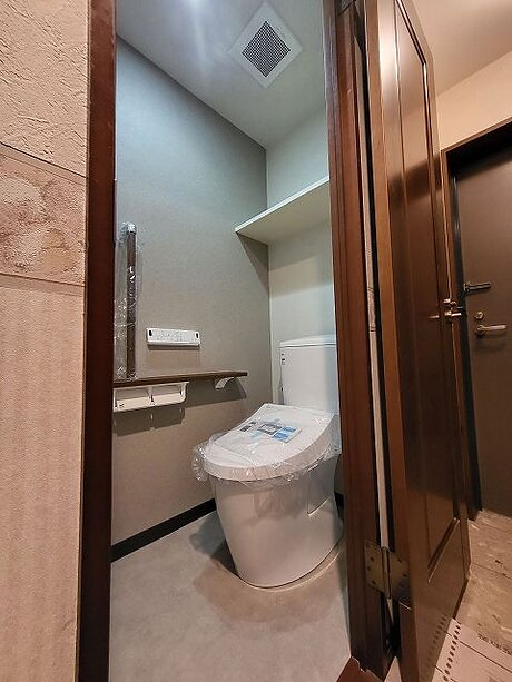 【福岡市早良区】サンゲツのアクセントクロスでオシャレなトイレ内装リフォームのアフター画像