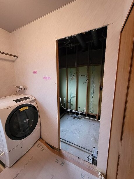 【福岡市中央区】サンゲツのピンクのクロスで内装リフォームのビフォー画像