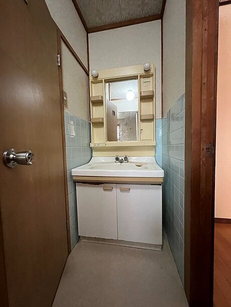 【福岡市南区】TOTO〈Vシリーズ〉で使い勝手抜群！洗面化粧台リフォームのビフォー画像