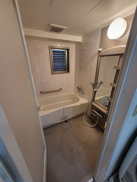 【糟屋郡粕屋町】LIXIL〈リノビオV・Fタイプ〉にグレー系のオシャレな浴室リフォームのビフォー画像