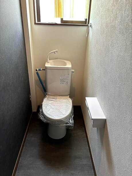 【福岡県飯塚市】ダイワ化成〈ＦＺ４００－Ｈ１７〉落ち着く空間トイレリフォームのアフター画像