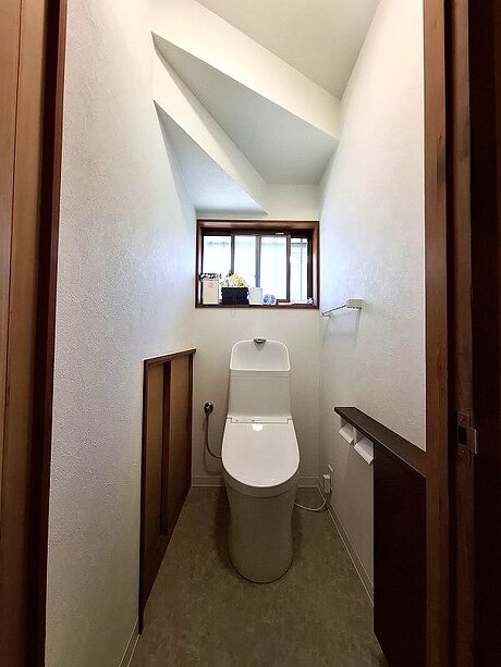 スタイリッシュなトイレリフォームのアフター画像