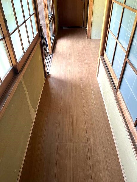 衝撃に強く、傷が付きにくい廊下床リフォームのアフター画像
