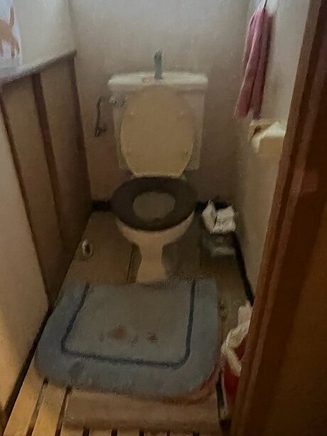 スタイリッシュなトイレリフォームのビフォー画像
