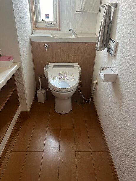 １．２階広々としたトイレリフォームのビフォー画像