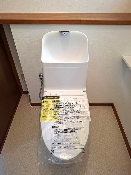 【福岡市東区】TOTO〈ZR1〉手洗いカウンター付きトイレリフォームのアフター画像