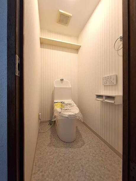 【福岡市博多区】TOTO〈ＺＲ１〉節水効果も高くお手入れ簡単なトイレリフォームのアフター画像