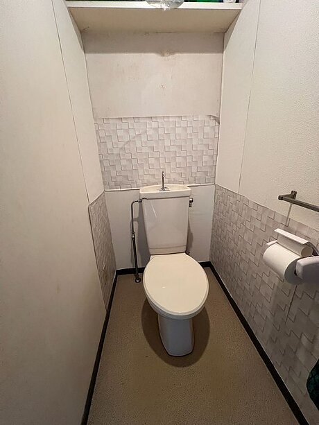 【福岡市博多区】TOTO〈ＺＲ１〉節水効果も高くお手入れ簡単なトイレリフォームのビフォー画像