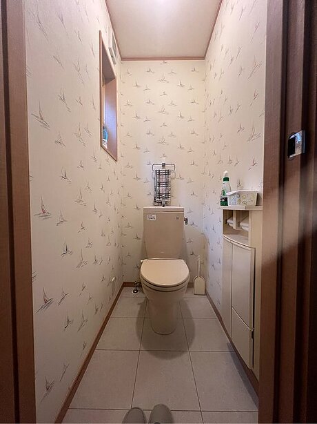 爽やかなトイレ空間へリフォームのビフォー画像