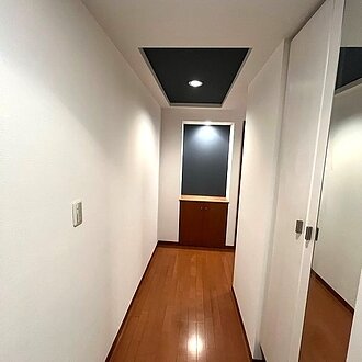 【糟屋郡志免町】廊下のニッチにアクセントクロスのイメージ
