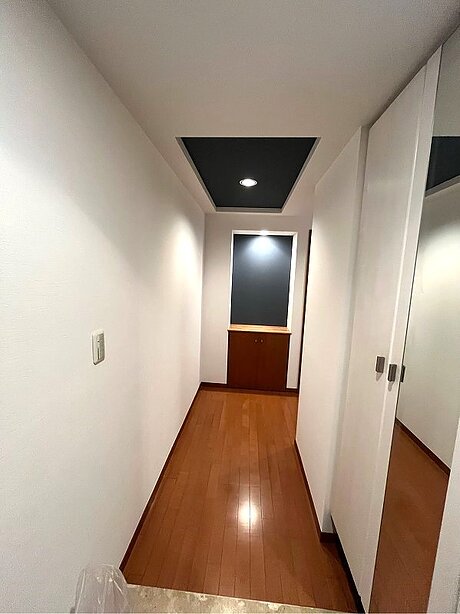 【糟屋郡志免町】廊下のニッチにアクセントクロスのアフター画像