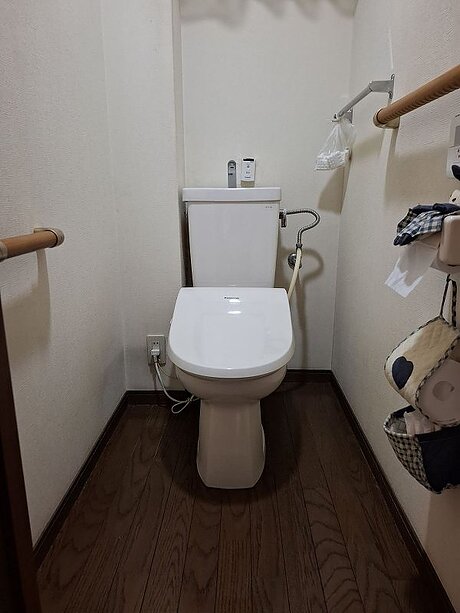 爽やかな雰囲気のトイレへリフォームのビフォー画像