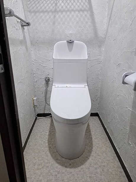 TOTO〈ZR1〉を使用したトイレ一新リフォームのアフター画像
