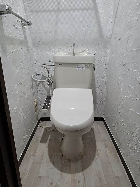 TOTO〈ZR1〉を使用したトイレ一新リフォームのビフォー画像