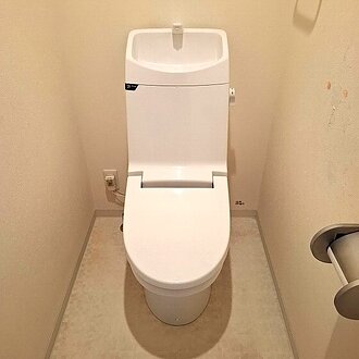 アメージュ便器と好みのシャワートイレを組み合わせた快適なトイレのイメージ
