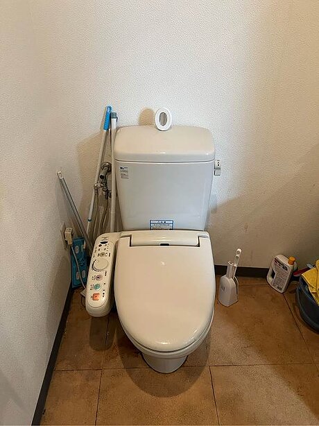 テナントのトイレリフォーム工事のビフォー画像