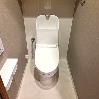 洗練されたデザインと先進的な技術を兼ね備えたトイレのイメージ
