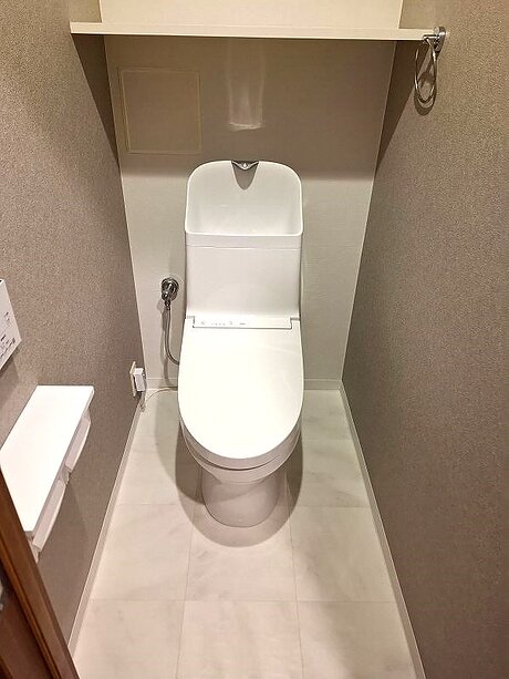 洗練されたデザインと先進的な技術を兼ね備えたトイレのアフター画像