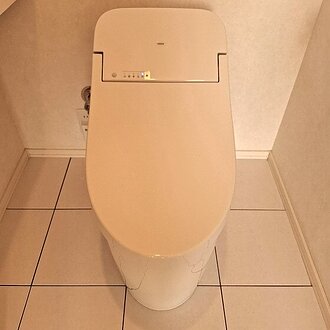 スタイリッシュなデザインと嬉しい機能満載のトイレのイメージ