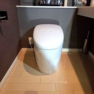 インテリアに調和する美しいフォルムのトイレのイメージ
