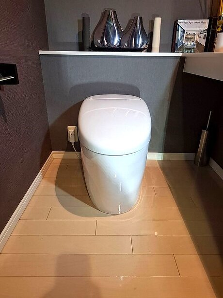 インテリアに調和する美しいフォルムのトイレのアフター画像