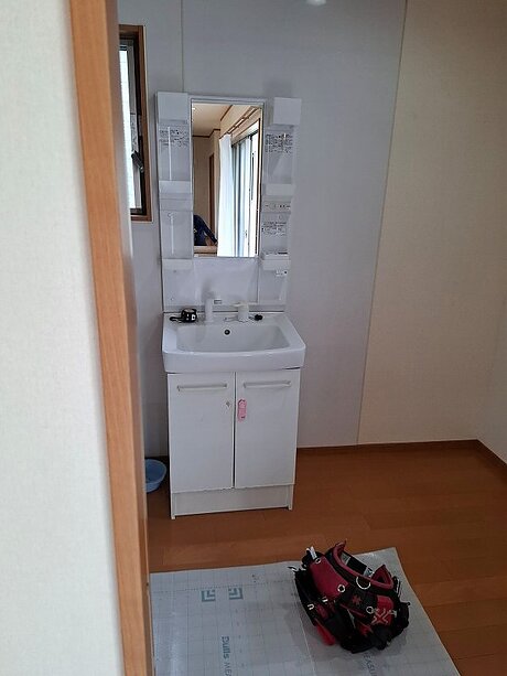 洗練されたデザインと機能性を兼ね備えた洗面のビフォー画像