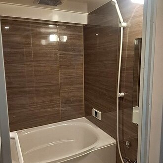 落ち着いたウォールナット柄で上質空間にのイメージ