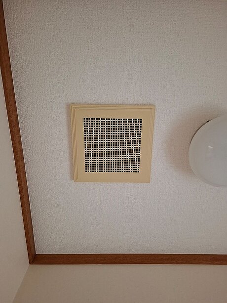 人感センサー付きトイレ換気扇取替のビフォー画像