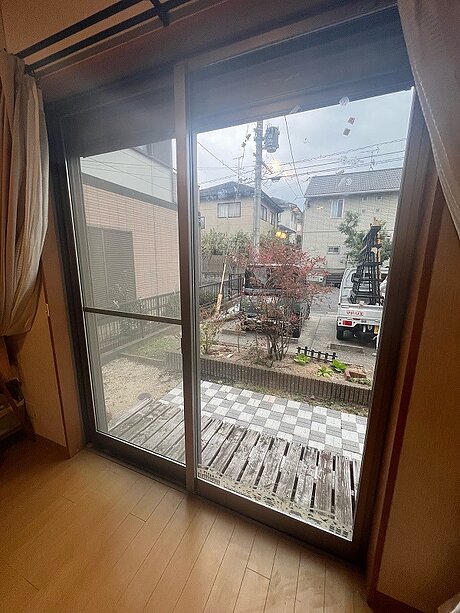 冷暖房効率アップを実現した内窓設置リフォームのビフォー画像