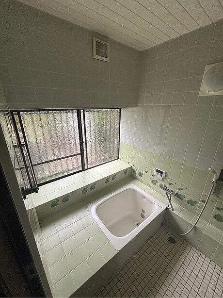 冬でもヒヤッとしない、安心・清潔なお風呂リフォームのビフォー画像