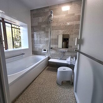 冬でもヒヤッとしない、安心・清潔なお風呂リフォームのイメージ