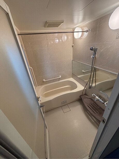 ほっカラリ床とゆるリラ浴槽で快適な浴室へのビフォー画像