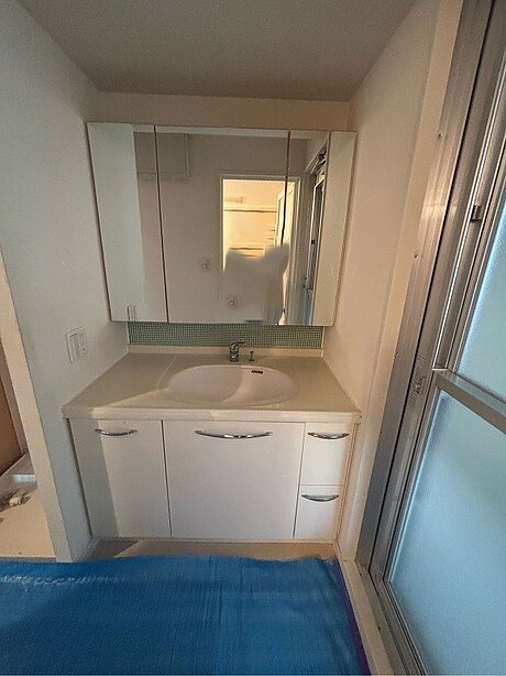 空間にぴったり収まるタカラ「リジャスト」洗面リフォームのビフォー画像