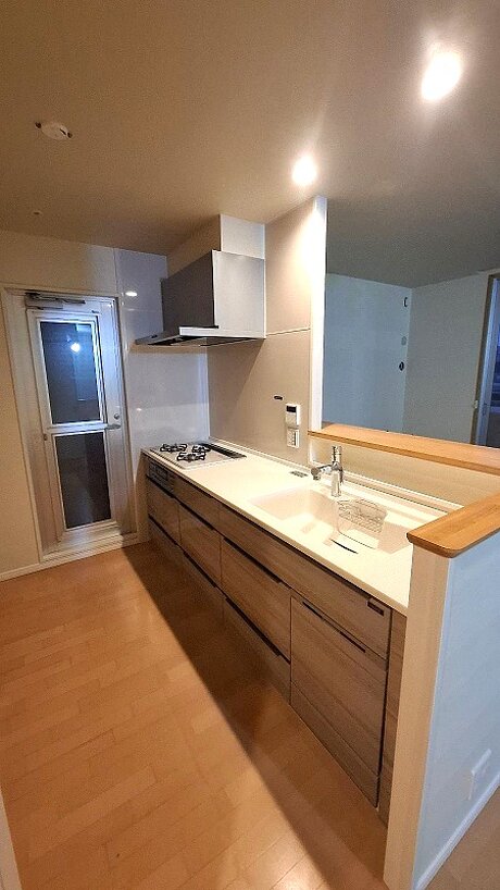 木目デザインが美しいタカラ「レミュー」でキッチン一新のアフター画像