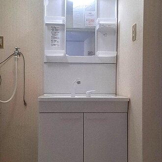 ホワイトカラーで明るい洗面空間へリフォームのイメージ