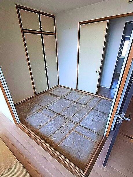 畳からフローリングへ快適空間に一新のビフォー画像