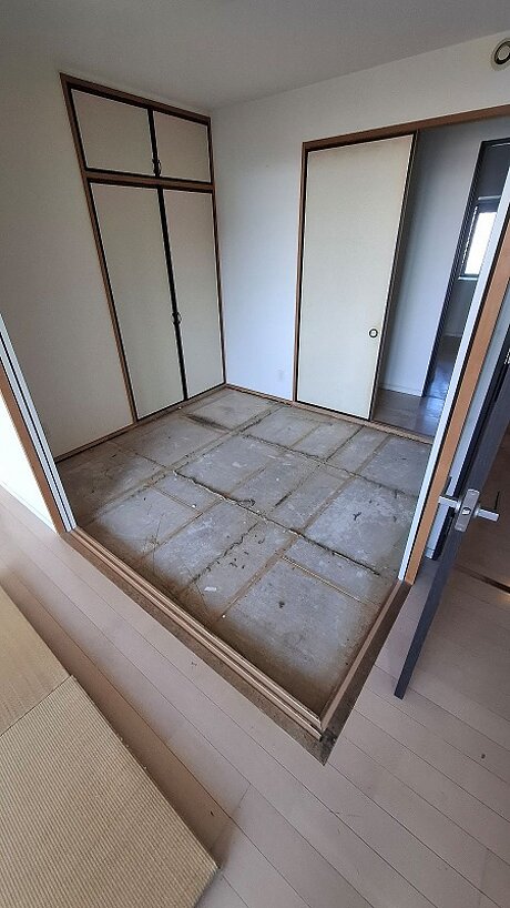 畳からフローリングへ快適空間に一新のビフォー画像